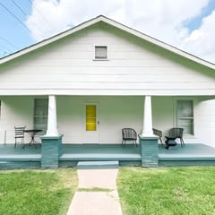 Clean & Cozy! 2BR, Pets welcome!