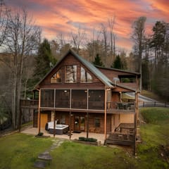 Lazy Bear Lodge - 3BR, Creekside Retreat