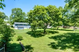Yellow Door Cottage - 3BR, Pet Friendly