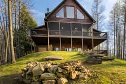 Lazy Bear Lodge - 3BR, Creekside Retreat
