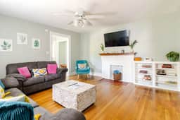 Kid-friendly 3/2 Home, 3 Mins to Downtown + Deck