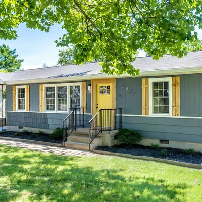 Yellow Door Cottage - 3BR, Pet Friendly