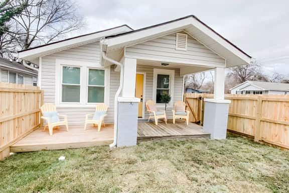 Downtown Charm - 2BR, Private Backyard - Image 1