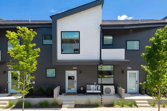 5★ Downtown Retreat | Mountain Views + Pet Friendly! - Image 1