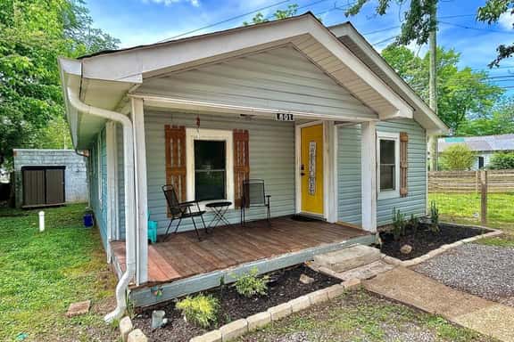 *New* Laid Back on Lee Ave | Cozy 2BR Retreat - Image 1