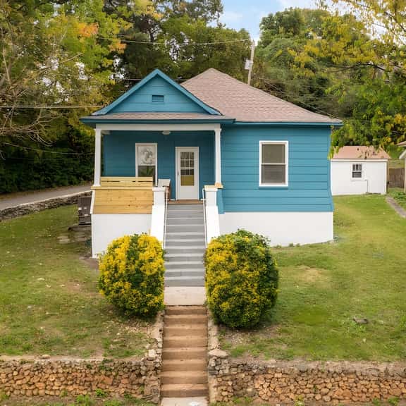 North Chatt Blue Bungalow - 2BR, Pet Friendly, Minutes to Downtown! - Image 1