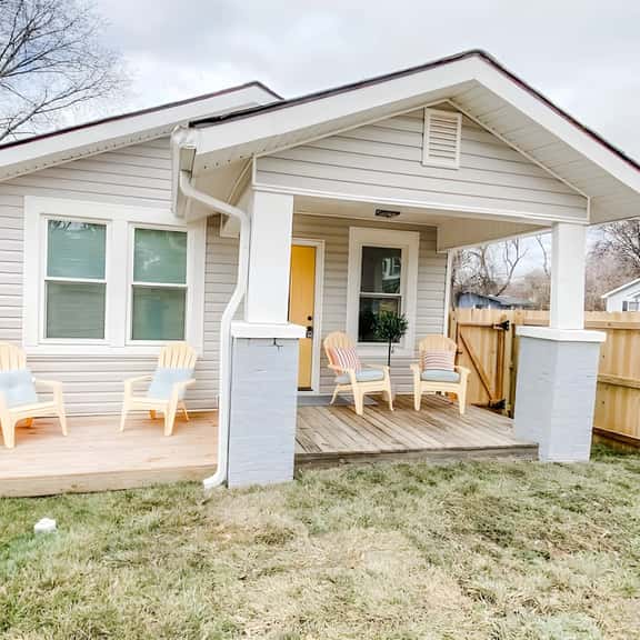 Downtown Charm - 2BR, Private Backyard - Image 1