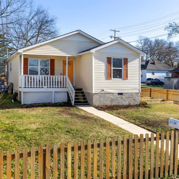 Trendy Downtown Cottage - 3BR, Pets Welcome! - Image 1