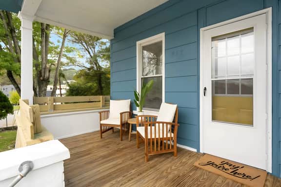 North Chatt Blue Bungalow - 2BR, Pet Friendly, Minutes to Downtown!