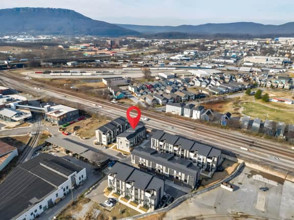 Southside Chatt Oasis - 3BR, 3BA Townhouse!