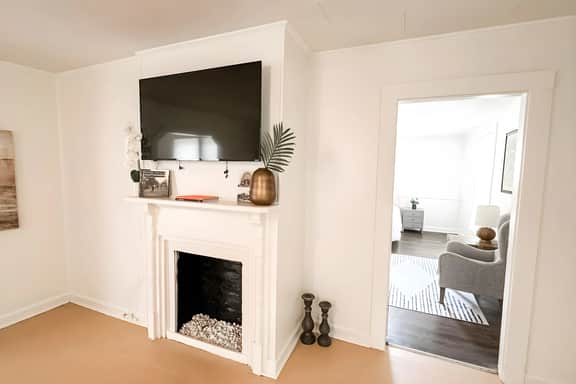Clean & Cozy! 2BR, Pets welcome!