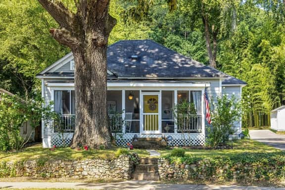 St. Elmo Bungalow - Mtn Views! *Monthly Stays*