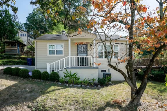 Cozy North Shore Cottage - GREAT location, Pet friendly!